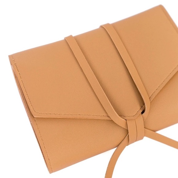 BNIB: Glass Ladder Tech Organizer | honey - Picture 2 of 10